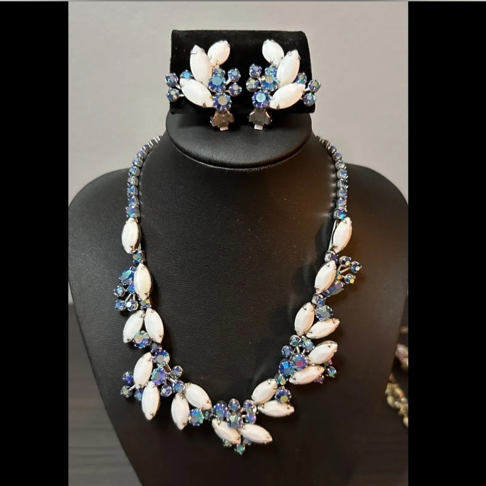 Vintage Weiss Milk Glass and Peacock Parure - Excellent condition